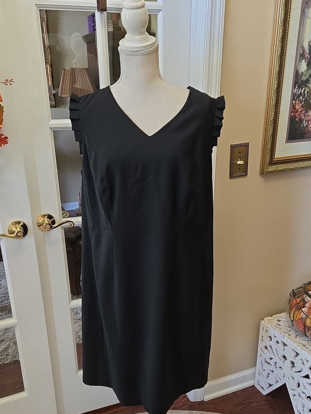 Talbots Black V-Neck Sleeveless Shift Dress Ruffle Shoulder Fully Lined 16WP EUC